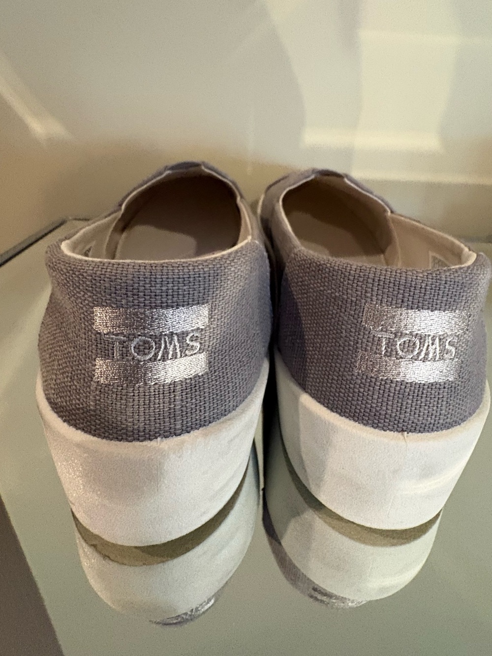 Like NEW! Gray slip on TOMS- textured fabric- Women’s Size 10 - Picture 3 of 7